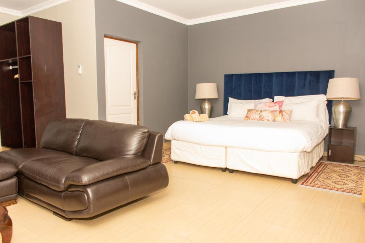 Vikamana Guest House Ulundi Exterior photo